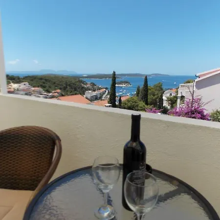 Pensión And Jasna Hvar Town