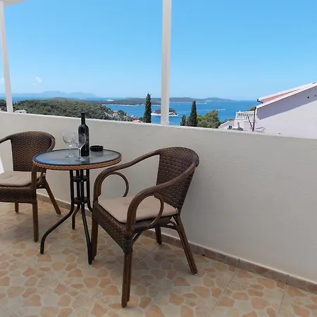 Pensionat And Jasna Hvar Town