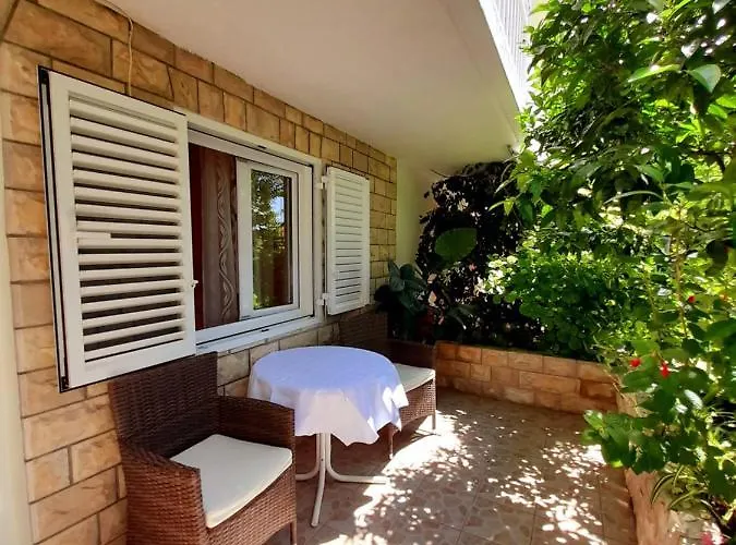 Guest house And Jasna Hvar Town