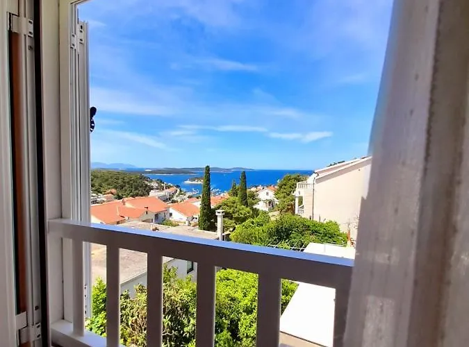 Guest house And Jasna Hvar Town