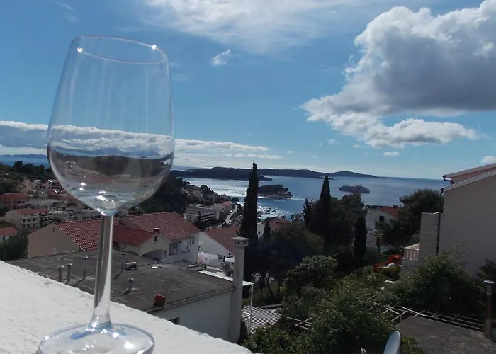 And Jasna 3* Hvar Town