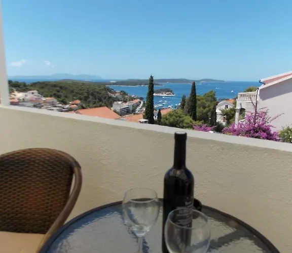 Guest house And Jasna Hvar Town