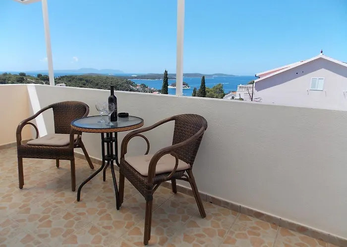 Guest house And Jasna Hvar Town