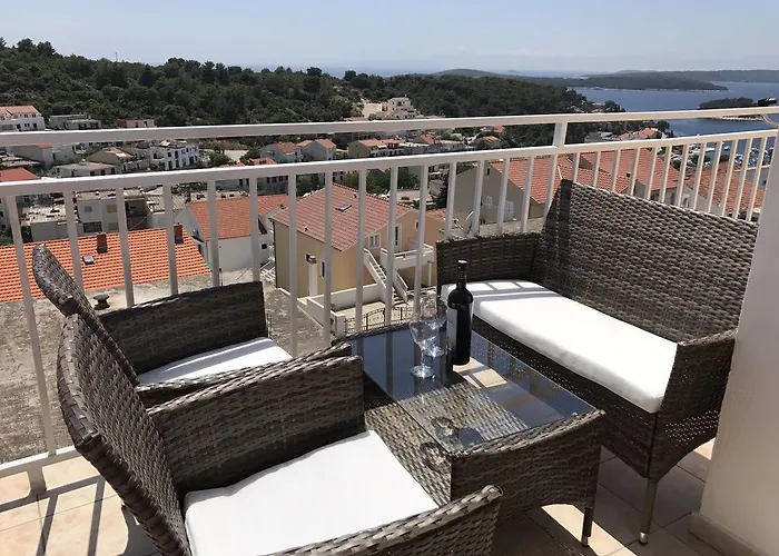 And Jasna Gasthuis Hvar Town