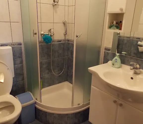 בית הארחה And Jasna חוואר