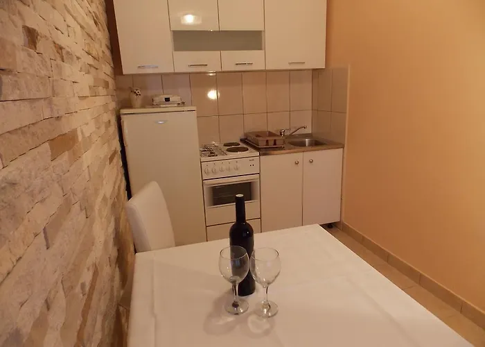 And Jasna חוואר